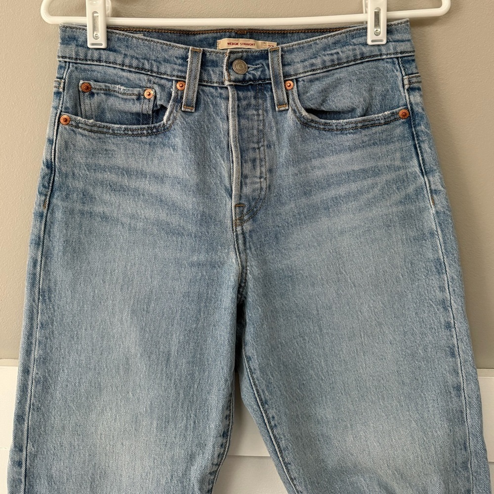 Levi’s Wedgie Straight Ankle Women’s Jeans in Tango Fray - Light Wash - Picture 5 of 10